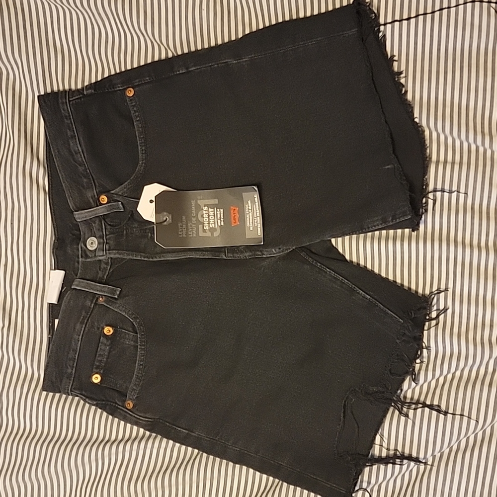 Levis 501 mid thigh shorts